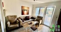 Se izdava namesten stan vo Skopje, Centar so povrshina od 43 m2.
 Ekstra: Klima, Centralno Parno, Renoviran, Parking.
 Cena: 350 EUR
