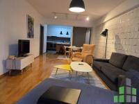 Se izdava namesten stan vo Skopje, Centar so povrshina od 92 m2.
 Ekstra: Klima, Greenje na struja, Lift, Nova Zgrada, Garaza.
 Cena: 800 EUR