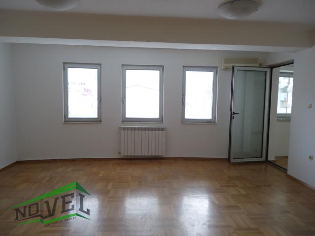 Се издава Канцеларија во Центар - E2395