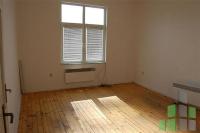 Se izdava prazen kancelariski prostor vo Skopje, Centar so povrshina od 65 m2.
 Ekstra: Greenje na struja.
 Cena: 300 EUR