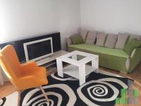 Se izdava namesten stan vo Skopje, Centar so povrshina od 45 m2.
 Ekstra: Sopstveno parno.
 Cena: 300 EUR