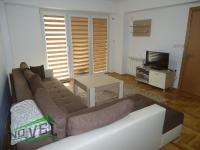 Se izdava namesten stan vo Skopje, Kapishtec so povrshina od 69 m2.
 Ekstra: Klima, Sopstveno parno, Lift, Nova Zgrada.
 Cena: 450 EUR