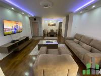 Se izdava namesten stan vo Skopje, Centar so povrshina od 78 m2.
 Ekstra: Klima, Sopstveno parno, Lift, Parking.
 Cena: 550 EUR