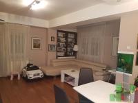 Se izdava namesten stan vo Skopje, Kozle so povrshina od 77 m2.
 Ekstra: Klima, Sopstveno parno, Lift, Nova Zgrada.
 Cena: 420 EUR