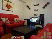 Se izdava namesten stan vo Skopje, Centar so povrshina od 54 m2.
 Ekstra: Centralno Parno, Greenje na struja, Renoviran.
 Cena: 450 EUR