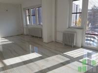 Se izdava prazen kancelariski prostor vo Skopje, Centar so povrshina od 110 m2.
 Ekstra: Centralno Parno, Renoviran, Parking, Klima.
 Cena: 1100 EUR