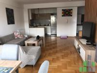 Se izdava prazen stan vo Skopje, Centar so povrshina od 78 m2.
 Ekstra: Centralno Parno, Lift, Klima, Nova Zgrada.
 Cena: 450 EUR