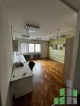 Se izdava prazen kancelariski prostor vo Skopje, Centar so povrshina od 80 m2.
 Ekstra: Klima, Sopstveno parno, Lift.
 Cena: 500 EUR