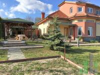Se prodava  kukja vo Skopje, Sonje so povrshina od 260 m2.
 Ekstra: Klima, Sopstveno parno, Nova Zgrada, Parking, Alarm, Kamera.
 Cena: 370000 EUR
