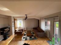 Se izdava namesten stan vo Skopje, Kozle so povrshina od 64 m2.
 Ekstra: Centralno Parno, Lift.
 Cena: 400 EUR