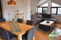 Se izdava namesten stan vo Skopje, Centar so povrshina od 60 m2.
 Ekstra: Klima, Centralno Parno.
 Cena: 800 EUR