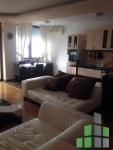 Se izdava namesten stan vo Skopje, Centar so povrshina od 90 m2.
 Ekstra: Centralno Parno, Lift, Klima.
 Cena: 620 EUR