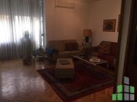 Se izdava namesten stan vo Skopje, Centar so povrshina od 60 m2.
 Ekstra: Klima, Centralno Parno, Lift, Renoviran.
 Cena: 400 EUR