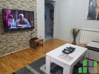 Se izdava namesten stan vo Skopje, Karposh 4 so povrshina od 60 m2.
 Ekstra: Klima, Centralno Parno.
 Cena: 300 EUR