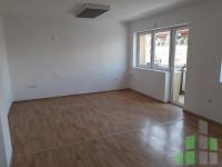 Se izdava prazen kancelariski prostor vo Skopje, Centar so povrshina od 85 m2.
 Ekstra: Lift, Greenje na struja.
 Cena: 250 EUR