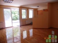 Se izdava prazen kancelariski prostor vo Skopje, Centar - Univerzalna Sala so povrshina od 70 m2.
 Ekstra: Klima, Centralno Parno, Lift, Nova Zgrada, Renoviran.
 Cena: 400 EUR
