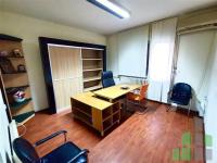 Se izdava prazen kancelariski prostor vo Skopje, Debar Maalo so povrshina od 73 m2.
 Ekstra: Klima, Greenje na struja, Kujnski elementi, Kujnski aparati.
 Cena: 400 EUR