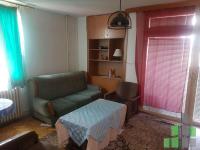 Se izdava namesten stan vo Skopje, Centar so povrshina od 85 m2.
 Ekstra: Klima, Centralno Parno, Lift.
 Cena: 350 EUR