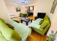 Se izdava namesten stan vo Skopje, Centar so povrshina od 70 m2.
 Ekstra: Klima, Sopstveno parno, Lift, Nova Zgrada.
 Cena: 550 EUR