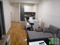 Se izdava namesten stan vo Skopje, Kapishtec so povrshina od 53 m2.
 Ekstra: Centralno Parno, Lift, Nova Zgrada, Parking.
 Cena: 400 EUR