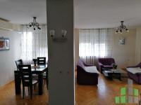 Se izdava namesten stan vo Skopje, Centar so povrshina od 85 m2.
 Ekstra: Centralno Parno, Lift, Renoviran.
 Cena: 500 EUR