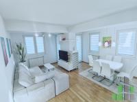 Se izdava namesten stan vo Skopje, Karposh 2 so povrshina od 70 m2.
 Ekstra: Klima, Lift, Nova Zgrada, Garaza.
 Cena: 900 EUR
