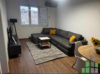 <p>Se izdava trosoben stan vo strog centar na Skopje 70m2, na 5ti sprat vo zgrada so lift.</p><p>2 spalni sobi</p><p>Dneven prestoj so trpezarija</p><p>Kujna</p><p>Toalet</p><p>2 balkoni&nbsp;</p>