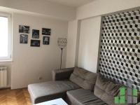 Se izdava namesten stan vo Skopje, Kapishtec so povrshina od 41 m2.
 Ekstra: Klima, Centralno Parno.
 Cena: 320 EUR