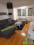 Se izdava namesten stan vo Skopje, Centar so povrshina od 80 m2.
 Ekstra: Nova Zgrada, Klima, Centralno Parno, Lift, Garaza.
 Cena: 700 EUR