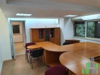 Se izdava namesten kancelariski prostor vo Skopje, Centar so povrshina od 64 m2.
 Ekstra: Klima, Sopstveno parno.
 Cena: 350 EUR