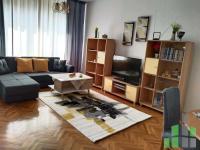 Se izdava namesten stan vo Skopje, Centar so povrshina od 60 m2.
 Ekstra: Klima, Centralno Parno, Lift, Renoviran, Parking.
 Cena: 600 EUR