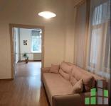 Se izdava prazen kancelariski prostor vo Skopje, Centar so povrshina od 101 m2.
 Ekstra: Klima, Greenje na struja, Renoviran.
 Cena: 650 EUR
