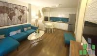 Se izdava namesten stan vo Skopje, Taftalidje 1 so povrshina od 45 m2.
 Ekstra: Klima, Centralno Parno, Lift, Parking.
 Cena: 400 EUR