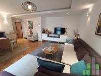 Se izdava namesten stan vo Skopje, Kapishtec so povrshina od 68 m2.
 Ekstra: Klima, Centralno Parno, Renoviran, Parking.
 Cena: 400 EUR