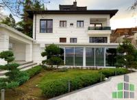 Se izdava namestena kukja vo Skopje, Zdanec so povrshina od 900 m2.
 Ekstra: Klima, Sopstveno parno, Nova Zgrada, Parking, Garaza, Dvor, Alarm, Kamera.
 Cena: 3900 EUR
