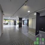 Se izdava prazen lokal vo Skopje, Centar so povrshina od 130 m2.
 Ekstra:
 Cena: 1500 EUR