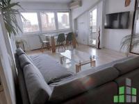 Se izdava namesten stan vo Skopje, Aerodrom so povrshina od 65 m2.
 Ekstra: Klima, Centralno Parno, Lift.
 Cena: 395 EUR