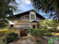 Se izdava namestena kukja vo Skopje, GJorche Petrov so povrshina od 350 m2.
 Ekstra: Klima, Sopstveno parno, Garaza.
 Cena: 1000 EUR