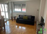 Se izdava namesten stan vo Skopje, Novo Lisiche so povrshina od 35 m2.
 Ekstra: Klima, Centralno Parno, Lift.
 Cena: 230 EUR