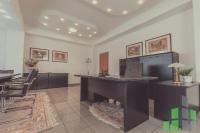 Se izdava namesten kancelariski prostor vo Skopje, Centar so povrshina od 160 m2.
 Ekstra:.
 Cena: 1900 EUR