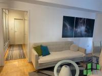 Se izdava namesten stan vo Skopje, Crniche so povrshina od 68 m2.
 Ekstra: Klima, Sopstveno parno, Lift, Garaza.
 Cena: 460 EUR