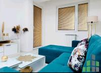Se izdava namesten stan vo Skopje, Aerodrom so povrshina od 46 m2.
 Ekstra: Klima, Centralno Parno, Lift, Nova Zgrada, Parking.
 Cena: 400 EUR