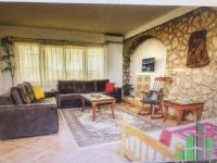 Se izdava namesten stan vo Skopje, Kapishtec so povrshina od 70 m2.
 Ekstra: Klima, Greenje na struja.
 Cena: 350 EUR