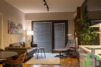 Se izdava namesten stan vo Skopje, Centar so povrshina od 50 m2.
 Ekstra: Klima, Centralno Parno, Lift, Nova Zgrada, Parking.
 Cena: 900 EUR