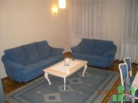 Se izdava namesten stan vo Skopje, Debar Maalo so povrshina od 60 m2.
 Ekstra: Klima, Centralno Parno, Lift.
 Cena: 350 EUR