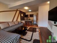 Se izdava namesten stan vo Skopje, Karposh 1 so povrshina od 45 m2.
 Ekstra: Klima, Centralno Parno, Lift, Nova Zgrada.
 Cena: 320 EUR