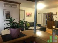 Se izdava namesten stan vo Skopje, Kozle so povrshina od 70 m2.
 Ekstra: Centralno Parno, Lift, Renoviran.
 Cena: 380 EUR