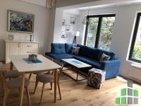 Se izdava namesten stan vo Skopje, Centar - Univerzalna Sala so povrshina od 49 m2.
 Ekstra: Klima, Centralno Parno, Lift, Nova Zgrada, Parking.
 Cena: 550 EUR