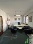 Se izdava namesten kancelariski prostor vo Skopje, Kisela Voda so povrshina od 55 m2.
 Ekstra: Klima, Centralno Parno, Parking.
 Cena: 330 EUR