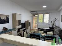 Se izdava namesten stan vo Skopje, Debar Maalo so povrshina od 54 m2.
 Ekstra: Klima, Sopstveno parno, Lift, Nova Zgrada.
 Cena: 450 EUR